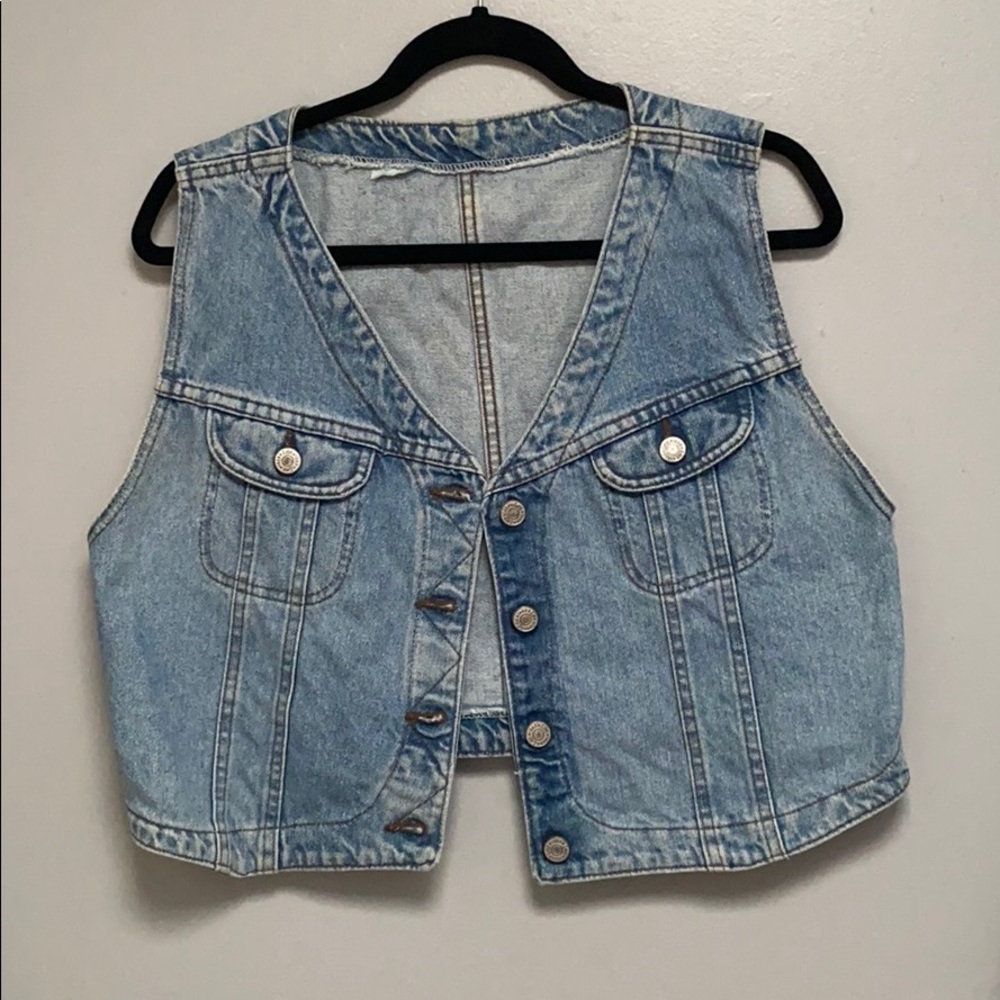 Lee’s vintage denim vest 👖